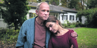 Hans (Ulrich Tukur) und Rita (Anke Engelke). Bild: Majestic/Daniel Gottschalk