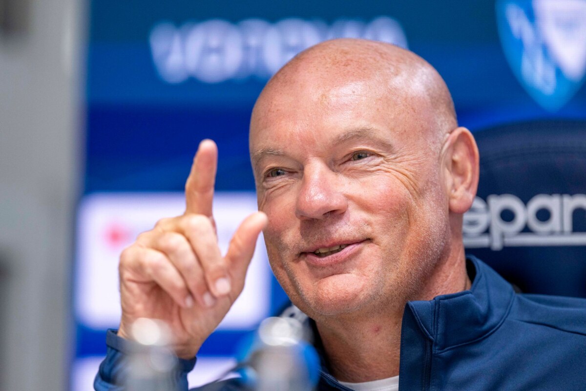 Vorstellung neuer Cheftrainer beim VfL Bochum Der neue Bochumer Coach Uwe Rösler bemängelt ein länderübergreifendes Ausbildungsdefizit.