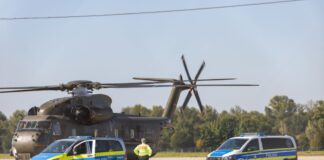 Einer der Beschuldigten wurde mit einem Bundeswehr-Hubschrauber nach Karlsruhe gebracht.