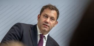 SPD-Chef Lars Klingbeil plant in Brandenburg an der Havel einen Bürgerdialog mitten im OB-Wahlkampf. (Archivbild) 