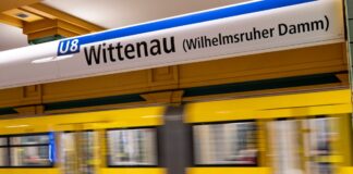 Die Polizei führte Waffenkontrollen entlang der U8 durch. (Symbolbild)