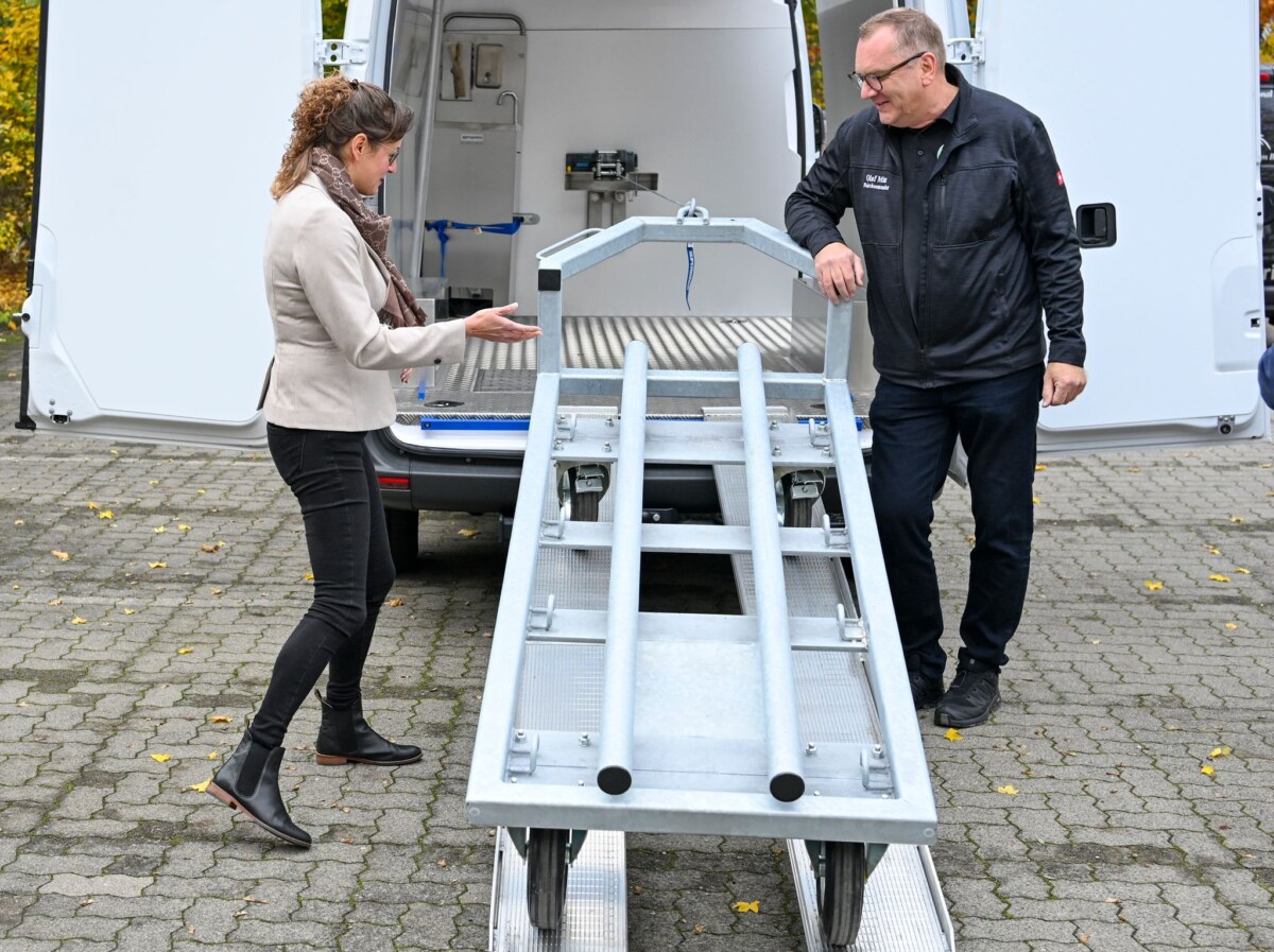 Tierschonende Schlachtung direkt im Stall Das mobile Schlachtfahrzeug soll eine tierschonende Schlachtung direkt im Stall oder auf der Weide ermöglichen.