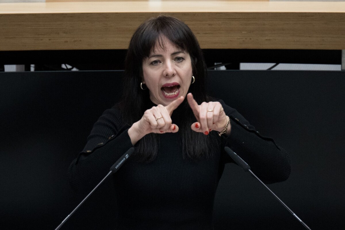 Sitzung Berliner Abgeordnetenhaus Elif Eralp ist seit 2021 Mitglied des Berliner Abgeordnetenhauses. (Archivbild)