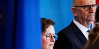 Stallpflicht für Geflügel fast überall in Brandenburg Brandenburgs Agrarministerin Hanka Mittelstädt und Ministerpräsident Dietmar Woidke (beide SPD) blicken sorgenvoll auf den Ausbruch der Vogelgrippe im Land.