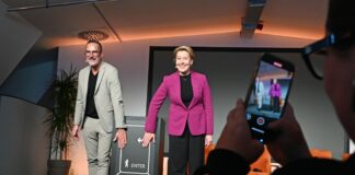 Stefan Franzke, Geschäftsführer der Wirtschaftsförderung Berlin Partner, und Wirtschaftssenatorin Franziska Giffey (SPD) eröffneten den neuen Hub in Alt-Treptow. 