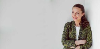 Stahl mit Seele: Wie Kalina Francke mit NOTORIA zeitlose Möbel erschafft Kalina Francke ist die Geschäftsführerin der Metall-Möbel-Manufaktur NOTORIA