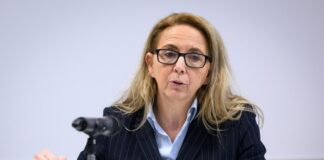 Leibwächter des Berliner LKA sollen privat unzulässige Beziehungen zu dem Rapper Bushido gepflegt haben.
Die Polizeipräsidentin sieht den Ruf des Personenschutzes beschädigt. (Archivbild)