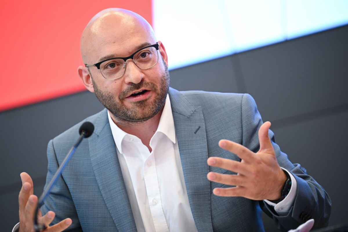 Brandenburgs Innenminister René Wilke Brandenburgs Innenminister René Wilke geht davon aus, dass die erste Übergangseinrichtung für Flüchtlinge bald an den Start geht. (Archivbild)