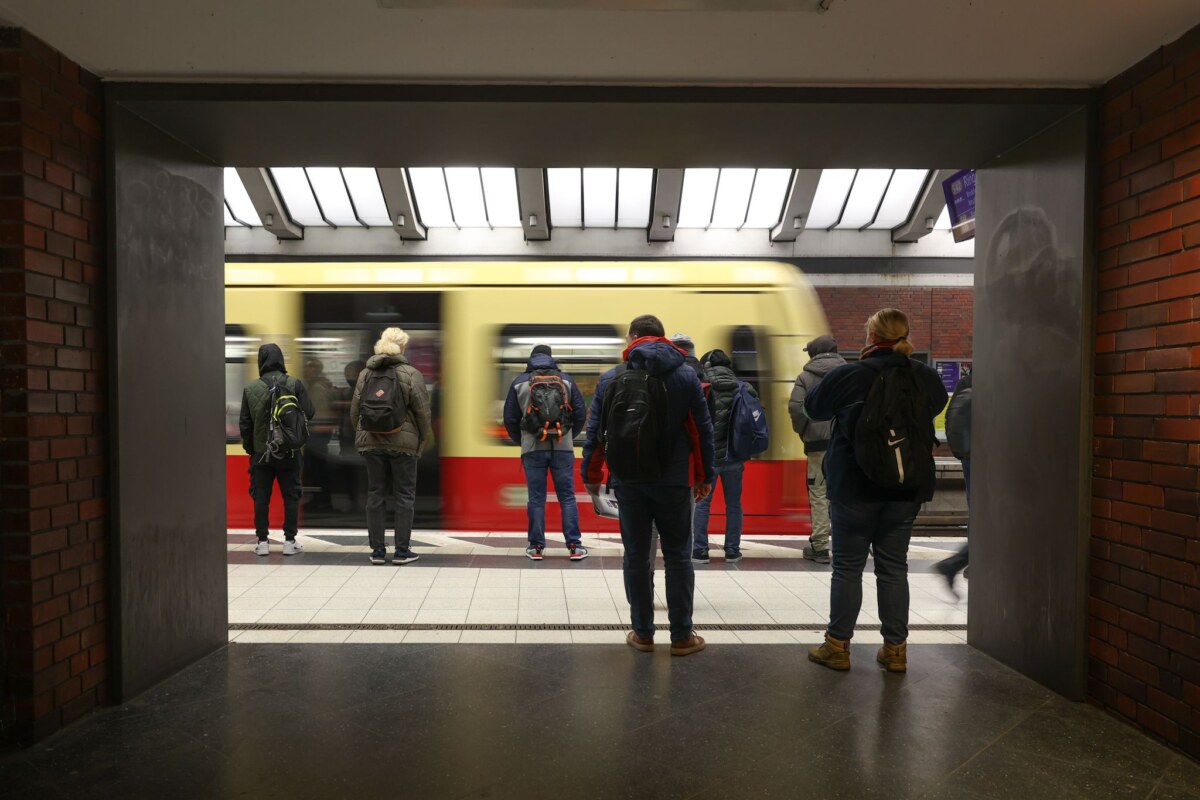 Einschränkungen im S- und U-Bahnverkehr Für die Ausfälle ist Schienenersatzverkehr eingerichtet - der BVG zufolge fährt der Ersatzbus der U2 aber nicht den üblichen Linienweg. (Symbolbild)