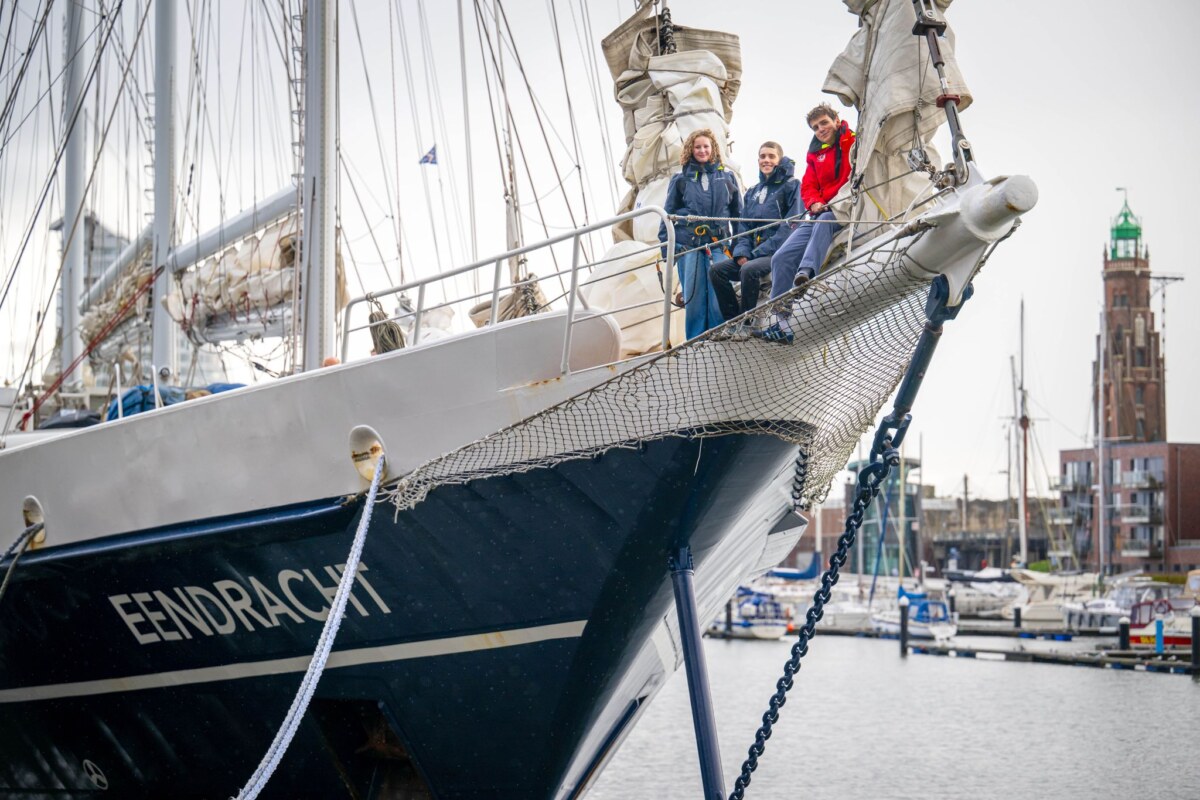 «High Seas High School» - das segelnde Klassenzimmer 38 Jugendliche stechen gemeinsam in See.