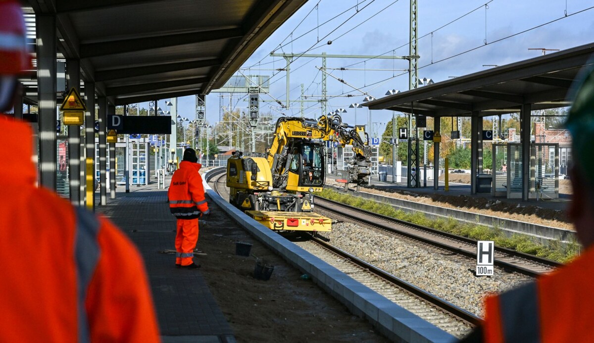 Bahnhof Wittenberge wird saniert Im Bahnhof Wittenberge entsteht ein neuer Bahnsteig.