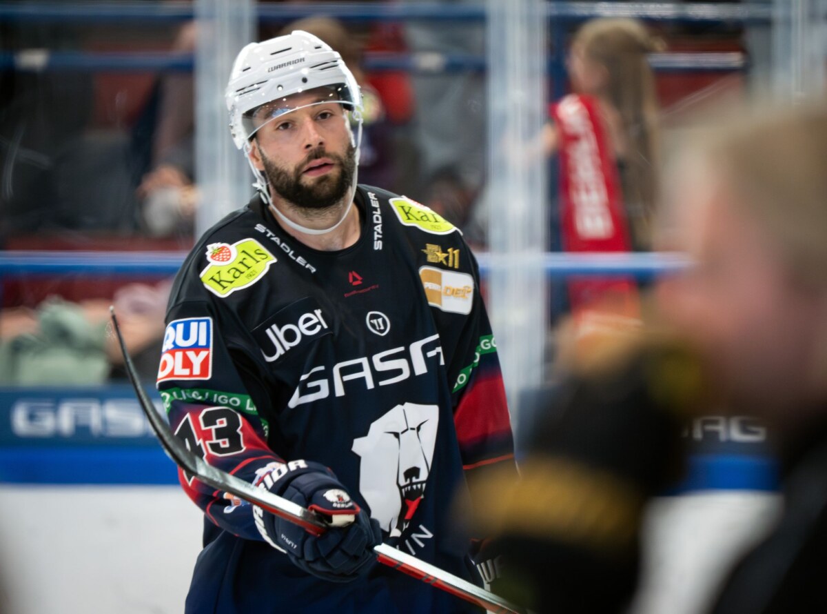 Erstes öffentliches Training der Eisbären Berlin Angreifer Andreas Eder erzielte beim Sieg der Eisbären Berlin gegen Wolfsburg den entscheidenden Treffer.