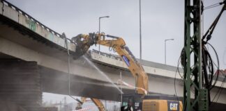 Die alte Ringbahnbrücke wurde im Frühjahr abgerissen. Nun gibt es ein Datum für den Start des Neubaus. (Archivbild)