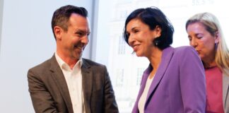 In der Stichwahl der Oberbürgermeisterwahl in Potsdam treten SPD-Kandidat Severin Fischer (l) und die parteilose Bewerberin Noosha Aubel gegeneinander an. In der ersten Runde lag Aubel vorn. (Archivbild)