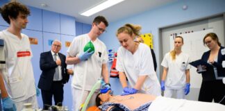 Die Medizinische Hochschule Brandenburg hat mehrere Standorte im Land. Im Sommer besuchte Bundespräsident Frank-Walter Steinmeier den Standort Neuruppin. (Archivbild)