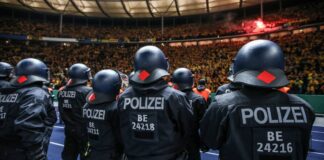 Hitziges Duell Hertha-Dynamo: Spranger sieht Stadt gewappnet Auch beim letzten Spiel beider Teams in Berlin war die Polizei mit vielen Kräften im Einsatz. (Archivbild)