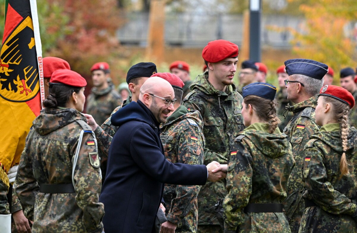 Feierliches Gelöbnis des Logistikbataillons der Bundeswehr Innenminister René Wilke hielt bei dem Gelöbnis in Beelitz eine Rede.