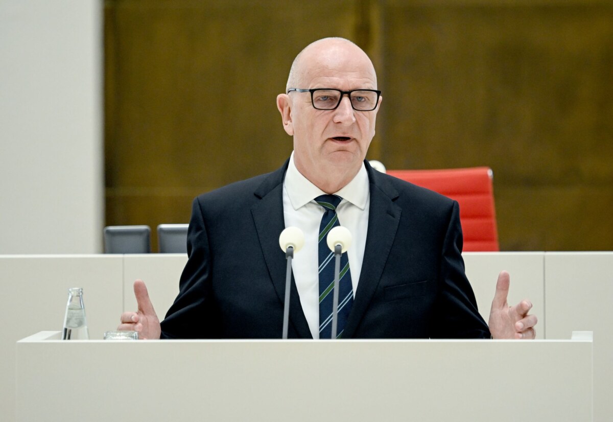 Ministerpräsident Dietmar Woidke Brandenburgs Ministerpräsident Dietmar Woidke (SPD) will als SPD-Abgeordneter auch vor Ort ansprechbar bleiben (Archivbild).