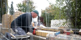Es geht voran mit den Bauarbeiten: Bis Jahresende soll der Görlitzer Park umzäunt sein.