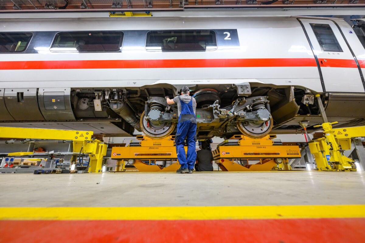 ICE-Instandhaltung in der Lausitz Das ICE-Werk in Cottbus soll auch von der Ausbildungswerkstatt profitieren. (Archivbild)