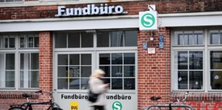 Das Fundbüro der BVG befindet sich unweit des Bahnhofs Warschauer Straße. (Archivbild)