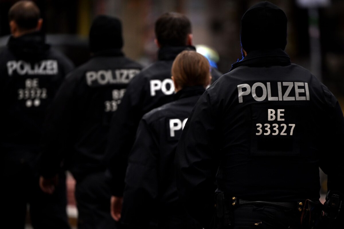 Polizei im Einsatz Zwei Polizeianwärter sollen entlassen werden. (Symbolbild)