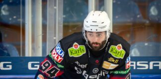 Angreifer Liam Kirk verwandelte beim Sieg der Eisbären Berlin in Frankfurt den entscheidenden Penalty. (Archivbild)