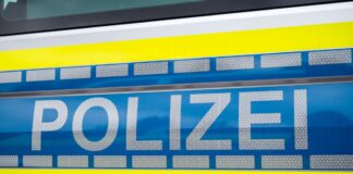 Mann will schlichten und wird mit Messer verletzt Der 26-Jährige erlitt laut Polizei Stichverletzungen im Oberschenkel. (Symbolbild)