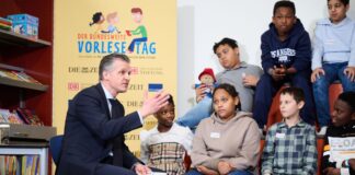 Kanzleramtschef Thorsten Frei (CDU) war zu Besuch in der Robert-Reinick-Grundschule.