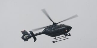 Die Crew des Hubschraubers blieb unverletzt. (Symbolbild)