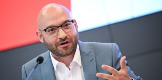 Der Innenminister war parteilos, nun ist er Mitglied in der SPD. (Archivbild)