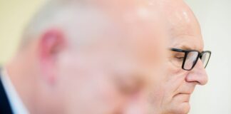 Brandenburg will Abschiebehaft in Berlin mitnutzen Berlins Regierender Bürgermeister Kai Wegner (CDU) und Brandenburgs Regierungschef Dietmar Woidke (SPD) erläutern eine engere Zusammenarbeit in der Migrationspolitik.