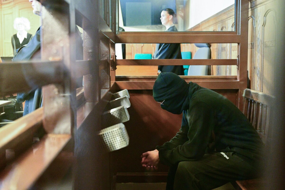 Prozess nach Messerangriff am Holocaust-Mahnmal Der 19-Jährige ist unter anderem wegen versuchten Mordes angeklagt. (Archivbild)