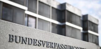 Karlsruhe hat die Anforderungen an Durchsuchungen im Rahmen von Abschiebungen geprüft. (Archivbild)