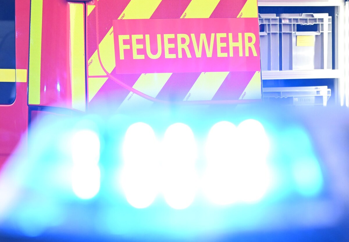 Feuerwehr In Berlin ist eine Obdachlosenunterkunft neben dem Berghain in Brand geraten (Symbolfoto)