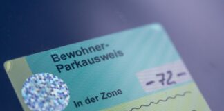 Die Kosten für das Anwohnerparken sollen erhöht werden. Kai Wegner will das schnell umsetzen. (Archivfoto)