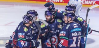 Eisbären-Profi Kirk lobt «Statement»-Sieg gegen Straubing Angreifer Liam Kirk (M.) feierte mit den Eisbären Berlin einen überzeugenden Sieg beim Tabellenführer Straubing.