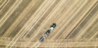 Kritik an Anteilskauf großer Agrarflächen in Ostdeutschland Der Investor kontrolliert mehr als 20.000 Hektar Agrarfläche. (Archivbild)