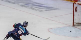 Nächster Ausfall bei Eisbären: Ronning fehlt mehrere Wochen Ty Ronning muss in den kommenden Wochen aufs Toreschießen verzichten. (Archivbild)