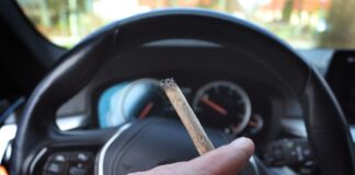 Birgt der gleichzeitige Konsum von Cannabis und Alkohol erhöhte Unfallrisiken im Straßenverkehr? Die Bundesregierung soll nach einer Entschließung im Bundesrat Auswirkungen des Mischkonsums untersuchen lassen. (Archivbild)