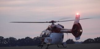 Ein Rettungshubschrauber war in der Nacht am Autobahndreieck Barnim im Einsatz, nachdem sich ein Kleintransporter überschlagen hatte. (Symbolbild)