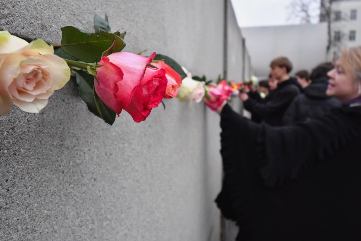 Veranstaltungen zum 36. Jahrestag des Mauerfalls In Berlin wird an den Mauerfall 1989 erinnert.
