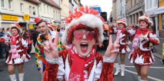 Der ostdeutsche Karneval will seine Besonderheit auch offiziell bescheinigt bekommen. (Archivbild)