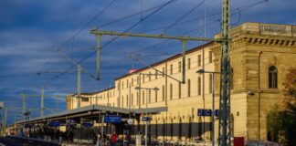 RE1 fährt wieder – Pendler brauchen aber starke Nerven Pendlerzüge sind ab dem 17. November wieder zwischen Magdeburg und Berlin unterwegs. (Archivbild)