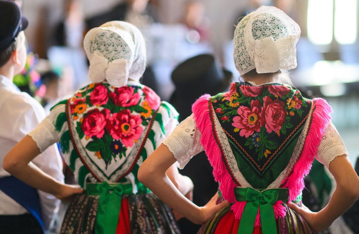 Sorbinnen in Tracht Das Verwaltungsgericht Dresden verhandelt am Dienstag über eine Klage des Sorbischen Parlamentes gegen die Stiftung für das Sorbische Volk (Symbolbild).
