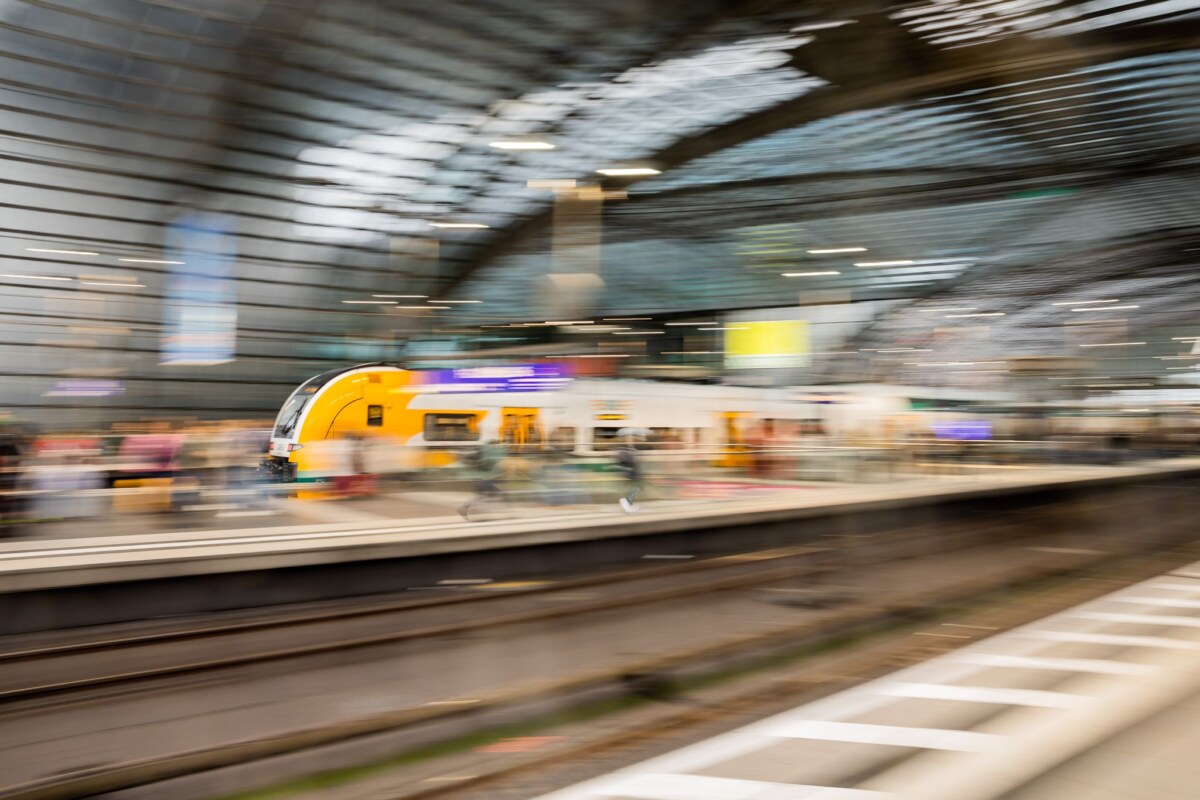 Regionalzug Bahnreisende konnten den Mann entwaffnen. (Symbolbild)