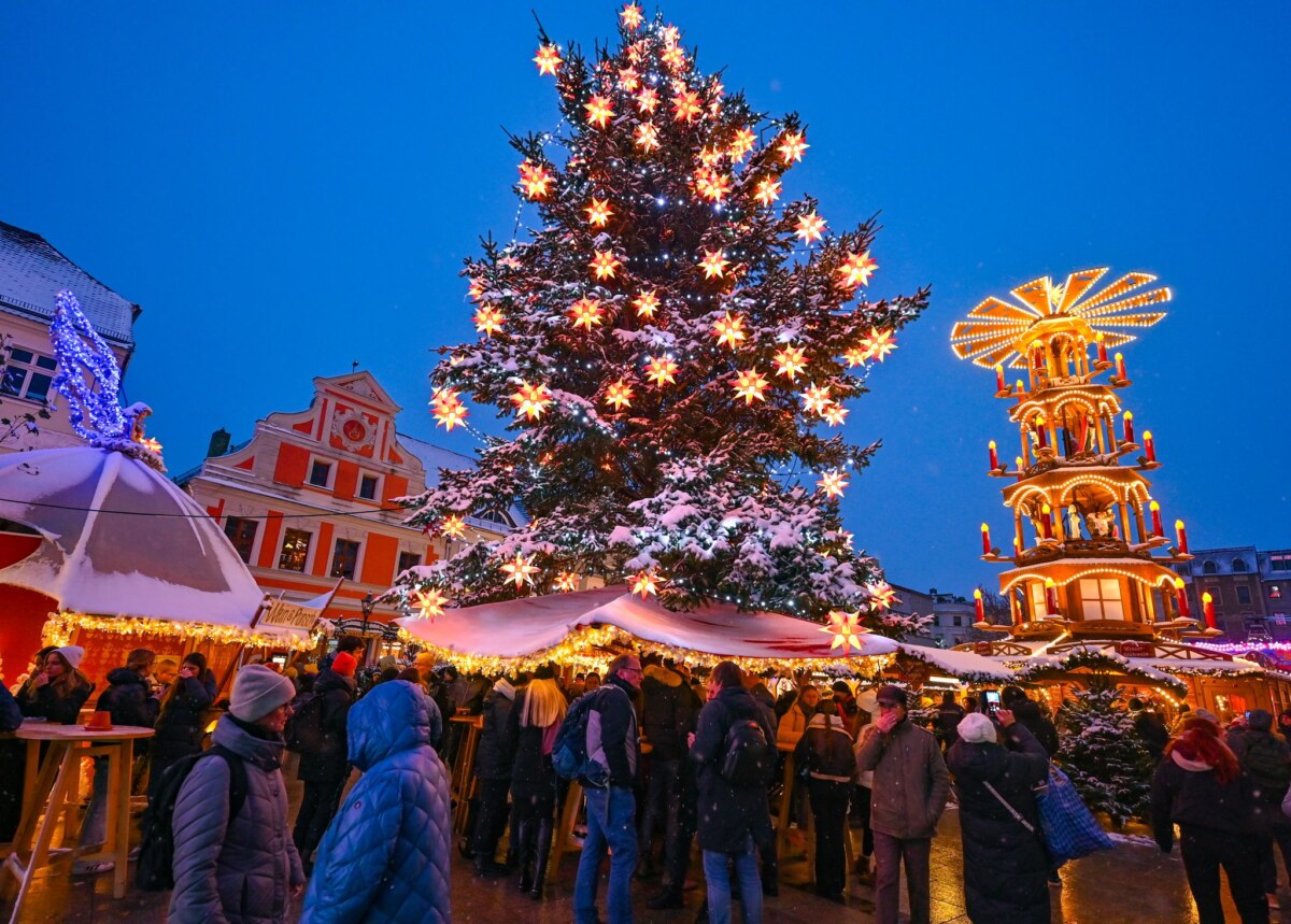 Weihnachtsmarkt der 1000 Sterne Der Cottbuser Weihnachtsmarkt ist für seine vielen leuchtenden Sterne bekannt. (Archivbild)