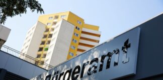 Mehr Dienstleistungen ohne Termin in den Bürgerämtern Bürgerämter in Berlin sollen bestimmte Dienstleistungen auch ohne Termin anbieten. (Archivbild)