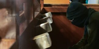 Im Prozess gegen den mutmaßlichen Attentäter vom Holocaust-Mahnmal in Berlin schildern Polizeibeamte die Festnahme des Angeklagten in der Nähe des Tatortes. (Archivbild)