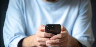 Nasheeds: Religiöse Lieder als Propaganda-Werkzeug Islamistische Propaganda wird auch durch den Missbrauch religiöser Gesänge über das Internet verbreitet.